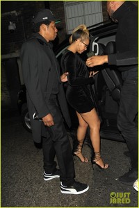 beyonce-jay-z-step-out-for-date-night-in-london-10.jpg