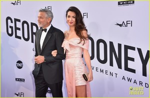 george-clooney-is-supported-by-wife-amal-at-afi-tribute-13.jpg