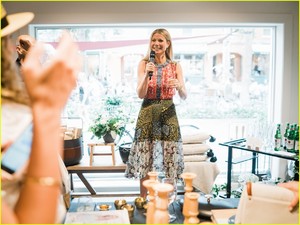 gwyneth-paltrow-goop-aspen-june-2018-04.thumb.jpg.8e91360f85e46bc5df87cf52694d9797.jpg