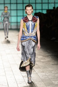 katrantzou-rf18-6349.thumb.jpg.a9270c1f2386ca7f0cf6e3c6b92d8572.jpg