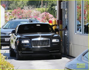 khloe-kardashian-tristan-thompson-mcdonalds-02.jpg