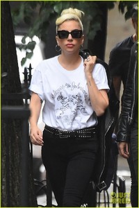 lady-gaga-christian-carino-may-2018-nyc-street-01.jpg