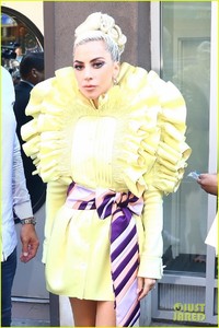 lady-gaga-christian-carino-nyc-studio-yellow-may-2018-01.jpg