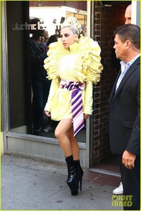 lady-gaga-christian-carino-nyc-studio-yellow-may-2018-02.jpg