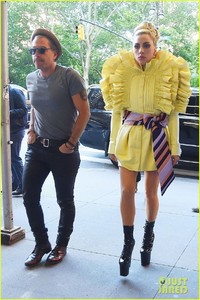 lady-gaga-christian-carino-nyc-studio-yellow-may-2018-04.jpg