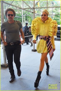 lady-gaga-christian-carino-nyc-studio-yellow-may-2018-05.jpg