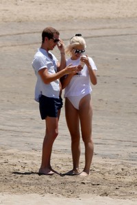 pixie-lott-in-a-white-swimsuit-beach-day-in-los-angeles-06-25-2018-0.jpg