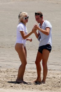 pixie-lott-in-a-white-swimsuit-beach-day-in-los-angeles-06-25-2018-6.jpg