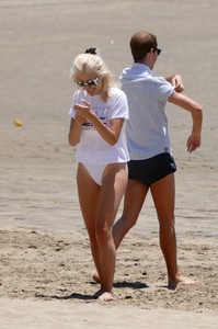 pixie-lott-in-a-white-swimsuit-beach-day-in-los-angeles-06-25-2018-8.jpg