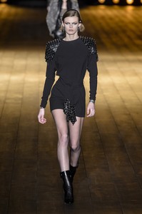 saint-laurent-rf18-1093.thumb.jpg.540cdae191a1d2f209d37d95532281c6.jpg