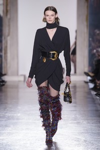 versace-rf18-0684.thumb.jpg.13b81e142770fb4f43b621c3fc6c9303.jpg