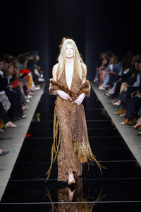 1070836818_ElieSaab2002HauteCouture16.thumb.jpg.4acc0dc72bef5bc2d27ff75822855571.jpg