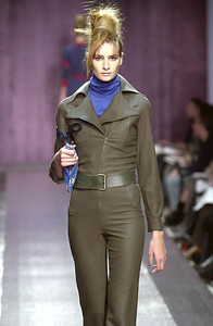 1293988005_CatherineMalandrinoFW2001NYFW33.thumb.jpg.898d5935e958ec47d014f9793957b0dc.jpg