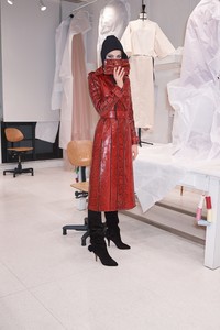 35-Valentino-Pre-Fall-18.thumb.jpg.cf2696a270b098dd57dca2e9c8f3ecd7.jpg