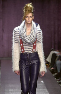 469121166_CatherineMalandrinoFW2001NYFW31.thumb.jpg.c853cd8da8d376219c9bd6ef42a2458e.jpg
