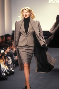 734936132_RalphLauren1995WomenRTW26.thumb.jpg.b9828a65f1cedf5c8731ce0a9adeca6f.jpg
