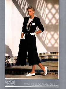 Gaston_Jaunet_Paris_Spring_Summer_1985_01.thumb.png.9b7303457222a6c2ea44185b1164b5b1.png