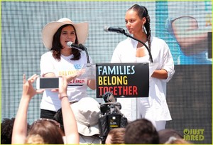 america-ferrera-alicia-keys-families-belong-together-rally-washington-dc-01.jpg