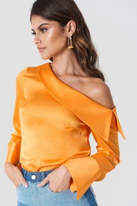 andrea_hedenstedt_one_shoulder_folded_blouse_1520-100080-0261_01a.jpg