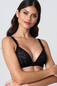 andrea_hedenstedt_scalloped_lace_bra_1520-100073-0002_01a.jpg