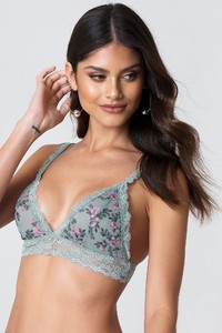 andrea_hedenstedt_wide_strap_triangle_mesh_bra_1520-100072-8202_01a.jpg