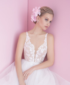 blush-hayley-paige-bridal-fall-2018-style-1855-iris_6.thumb.jpg.38af97e44a7d221fd542c9707da50ea4.jpg