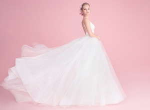 blush-hayley-paige-bridal-fall-2018-style-1856-olympia_4.thumb.jpg.4a349e977f8b5eabc1edb84a8a2d14b0.jpg