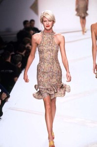 carolina-herrera-ss-1997-3.thumb.jpg.d2be9df6bd9a320baf0d023af5c4023d.jpg