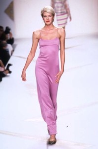 carolina-herrera-ss-1997-5.thumb.jpg.b30468dc4fa551e1f3add8f0c976c1cf.jpg