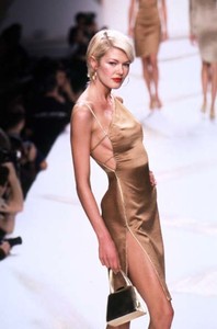 carolina-herrera-ss-1997-7.thumb.jpg.d7de3ffaff600f9e368ebada80305bc8.jpg