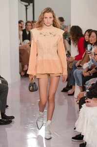 chloe-rs18-0033.thumb.jpg.b985cc539c1bab8f9a2d1fccedbbbdb5.jpg