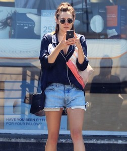 elizabeth-olsen-in-cutoff-out-in-studio-city-07-25-2018-7.jpg