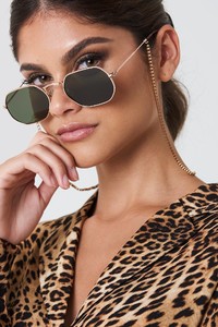nakd_squared_sunglass_chain_1015-000980-0013_01l.jpg