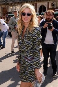 nicky-hilton-schiaparelli-show-fall-winter-2018-19-in-paris-6.jpg