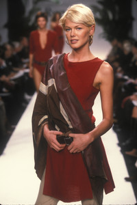 ralph-lauren-ss-1997-13.thumb.jpg.0a7b1143e7e6a87a9c7c46bf97bebd63.jpg