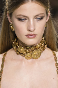 versace-clp-rs18-2761.thumb.jpg.d83d51f60ac7ebd0acfb54f9f53dc349.jpg