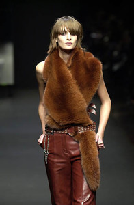 1176465207_GianfrancoFerreFW2001MFW4.thumb.jpg.297671f31be859e9b9f3bf539a8af69c.jpg