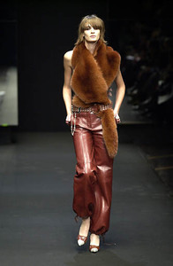 1266081030_GianfrancoFerreFW2001MFW3.thumb.jpg.7a23aab3bc05767ce49fdbe0fb12de60.jpg