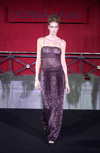 1377929722_DonnaHaagFW2001NYFW1.thumb.jpg.9a3dd594311799305af7e815afa2907c.jpg