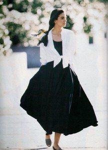 2092308448_USVogueFebruary1989basicbluebydemarchelier.thumb.jpg.a9a8db2b6bad6273ec91860d0e1967ea.jpg
