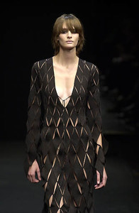 438944961_GianfrancoFerreFW2001MFW13.thumb.jpg.7c735f8f03b4803460dbf2d60924d4eb.jpg