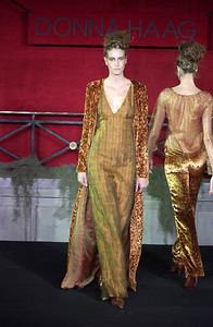 675619184_DonnaHaagFW2001NYFW4.thumb.jpg.298f98259cb18a9ae976335a41aeb86f.jpg