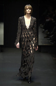 749560458_GianfrancoFerreFW2001MFW12.thumb.jpg.fad2e1e5f91844e9615d7f2d5c88304f.jpg