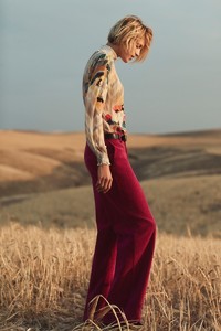 Anthropologie-September-2018-Catalog03.thumb.jpg.00e77d2af0ae6c0f869cc810809dd78b.jpg