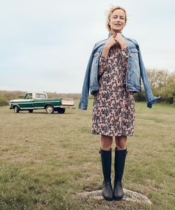 J-Crew-Floral-Print-Style-Guide06.thumb.jpg.78b0d65823f2b1918dbb9153b03968dd.jpg