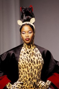 hbz-90s-couture-1994-guy-laroche-naomi-campbell.jpg