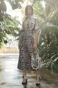 00013-zimmermann-vogue-resort-2019-pr.thumb.jpg.c060edfacc68e42f136a35f5bf3db164.jpg