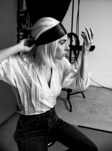 04-lady-gaga-vogue-cover-october-2018.thumb.jpg.18f46f6412828f7735328a4112cdc99f.jpg