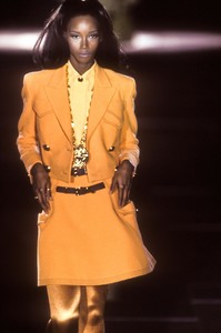 103746473_Versace1992WomenRTW6.thumb.jpg.67fd950b6a3389fd3251d05c82928934.jpg