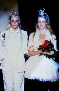 59ef5dda30adf_(3)(2).jpg.86124ed0ea67316c9854c3fd888de082BLUMARINE 1994.jpg